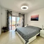 One Bedroom Zen With Great View, Pool, Wifi Апартаменты Чайофа