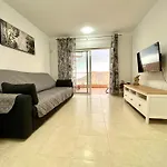 One Bedroom Zen With Great View, Pool, Wifi Апартаменты Чайофа