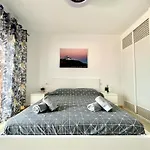 One Bedroom Zen With Great View, Pool, Wifi * Чайофа