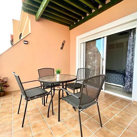 One Bedroom Zen With Great View, Pool, Wifi דירה
