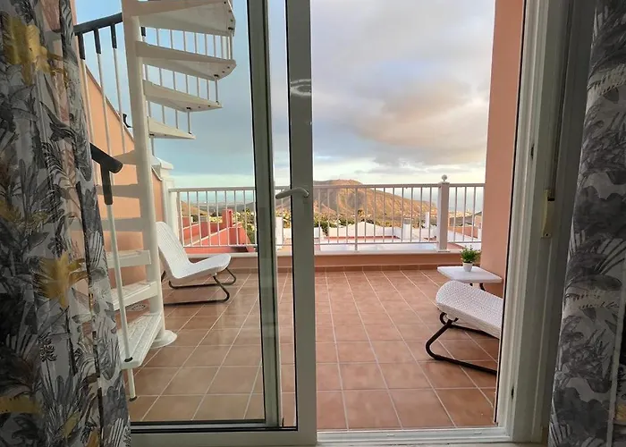 One Bedroom Zen With Great View, Pool, Wifi